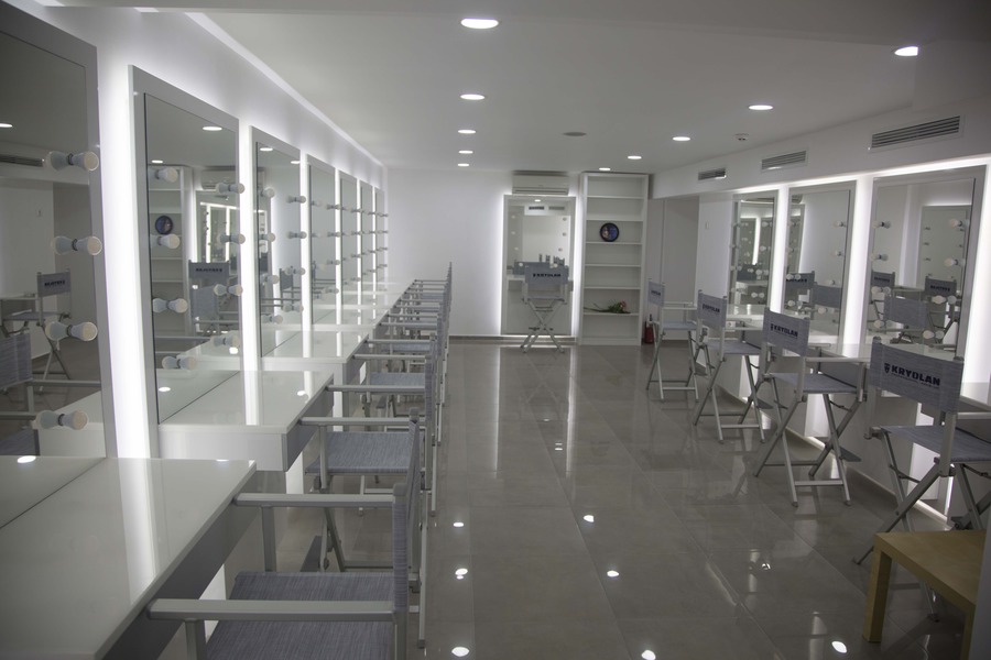 Тренинговый центр KRYOLAN Professional Make-up