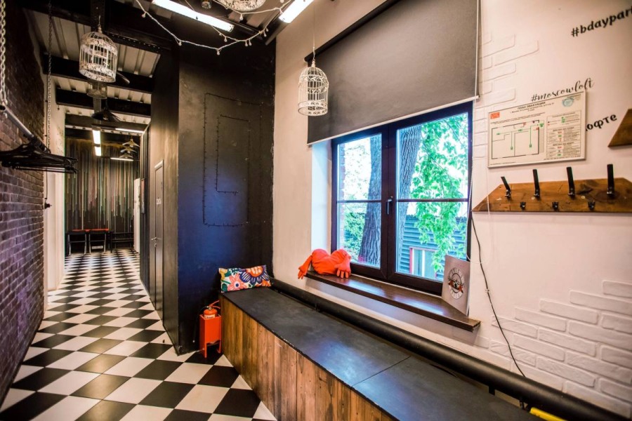 Стильный лофт КомоД с мангалом, караоке, сценой и кухней