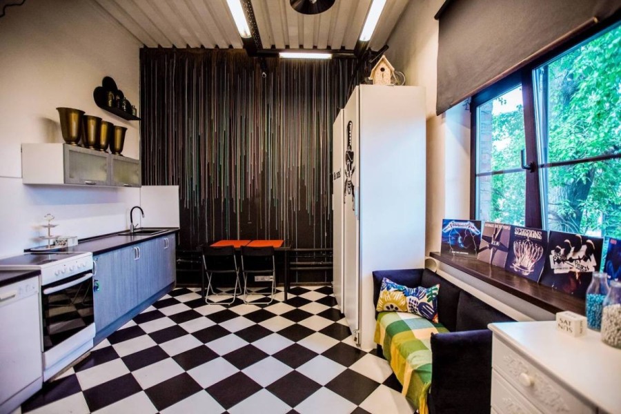 Стильный лофт КомоД с мангалом, караоке, сценой и кухней