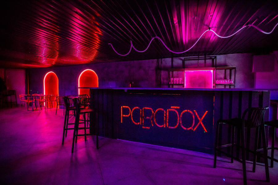 PARADOX- стильный двух-уровневый арт-лофт со сценой